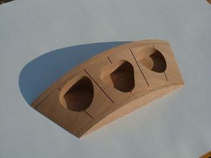 Usinage de pièce en bois, fabricant presentoir en bois